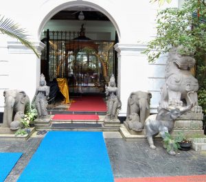 gangaramaya temple entrance in colombo sri lanka