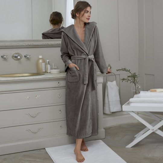 Affordable luxury giftguide- The white company bathrobe