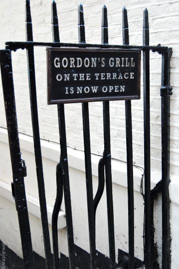 24 hours in London, Gordon's wine bar the oldest in London