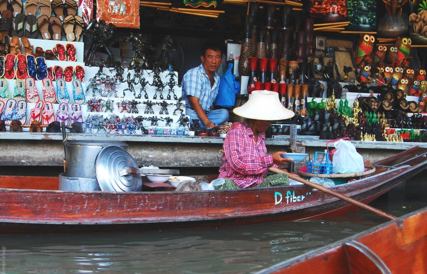 damnoen saduak floating market vendors