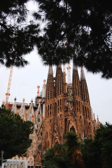 places worth visiting, La Sagrada Familia Barcelona
