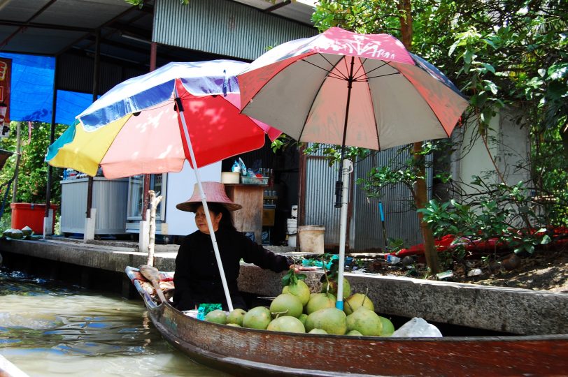 best reasons to visit thailand- floating market